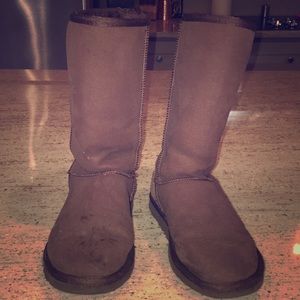 Classic Chocolate Brown Uggs Size 7